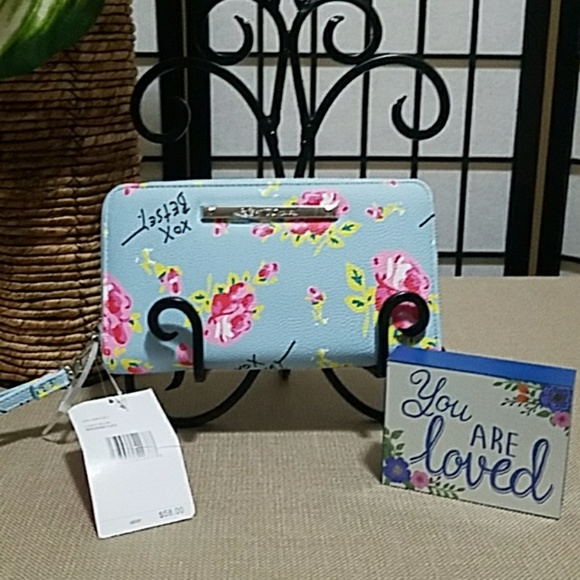 Betsey Johnson Handbags - 🐚⛱🌞🌴 PRICE DROP! 🌴🌞⛱🐚